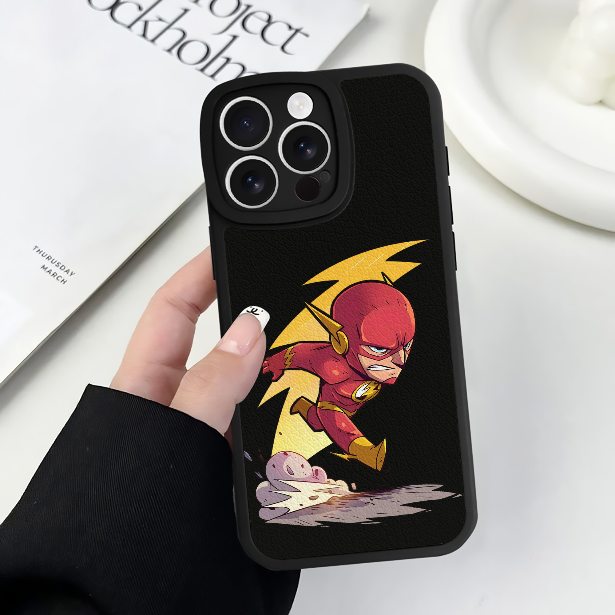 （画像用） アベンジャーズ The Avengers 【iPhone 16シリーズ対応】シリコンスマホケース（レザー調） 材質：シリコン